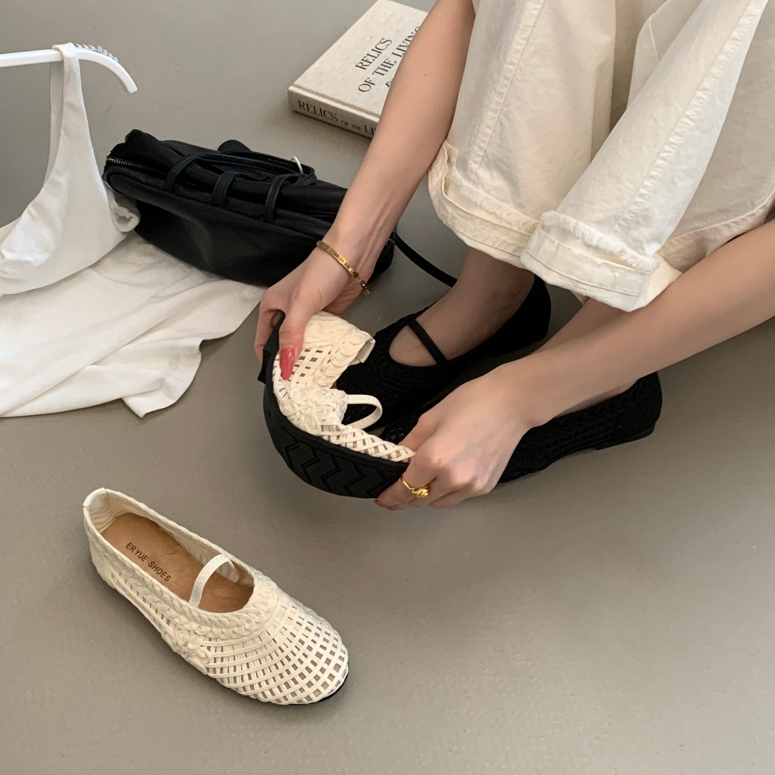 2026 New Summer High-Quality Hollow Out Heavy Embroidery Woven One-Strap Shoes Custom Mesh Super Soft Breathable Flat Shoes - Image 4